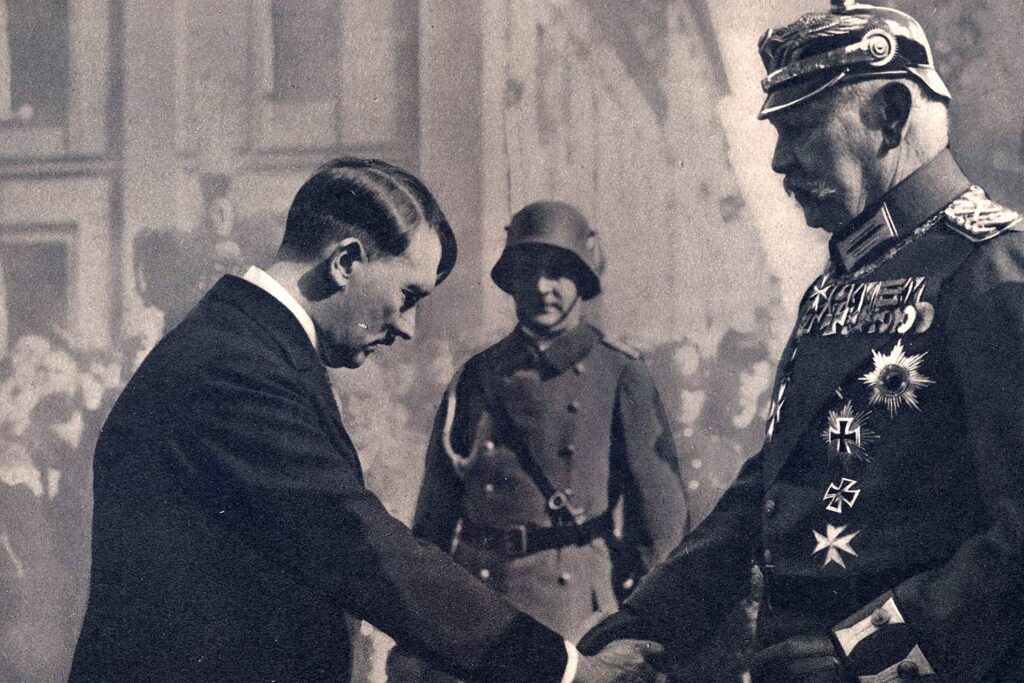 Гитлер и Гинденбург 21 марта 1933 года